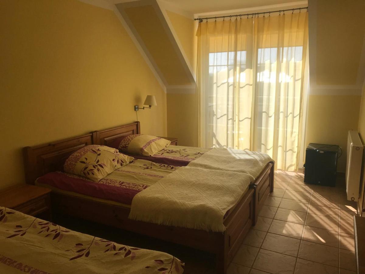 Pod Delfinem Rewal Apartman Kültér fotó