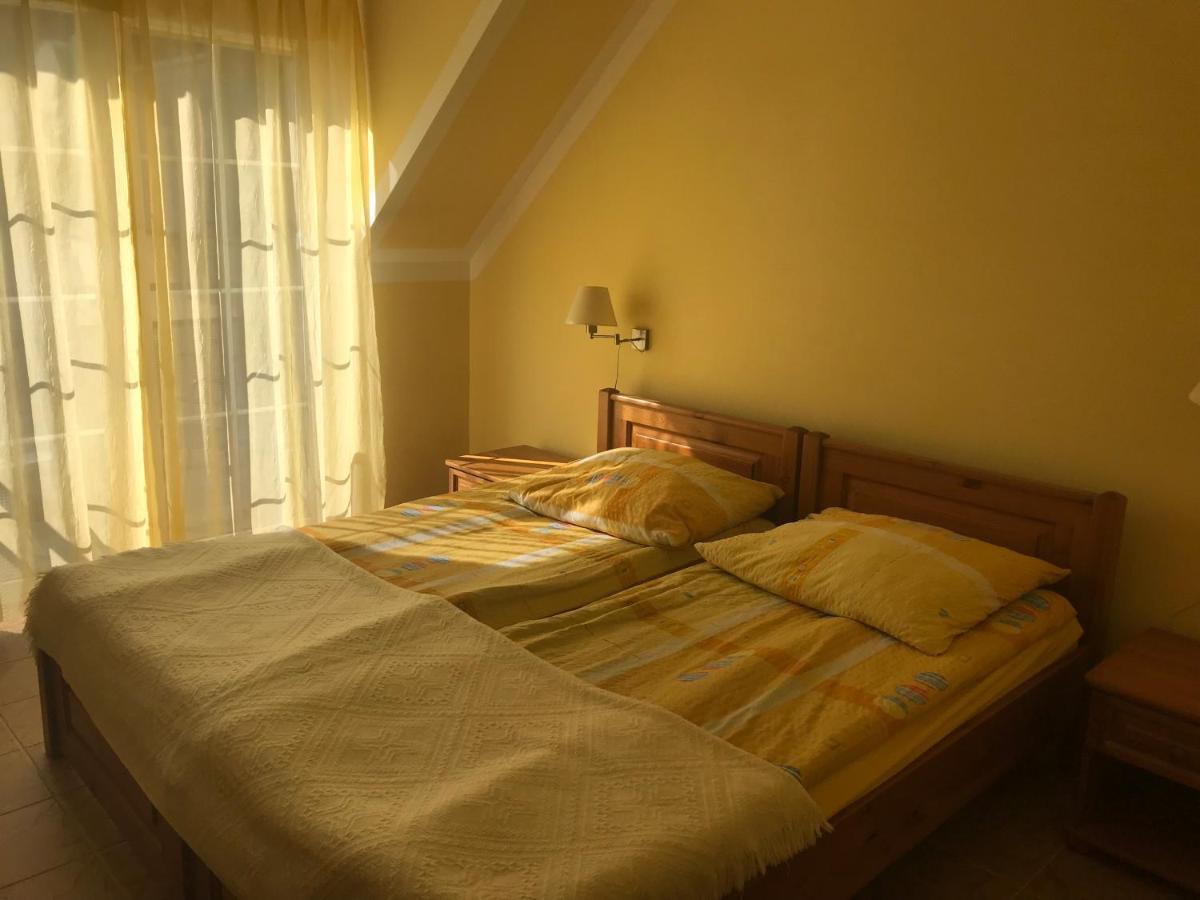 Pod Delfinem Rewal Apartman Kültér fotó