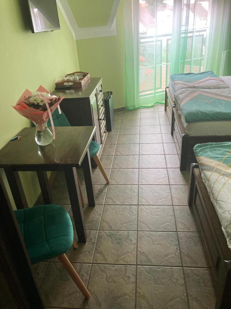 Pod Delfinem Rewal Apartman Kültér fotó