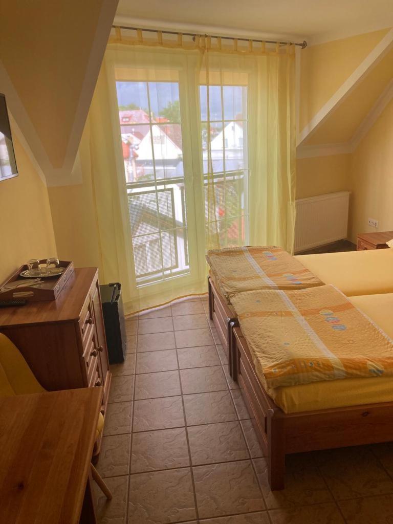 Pod Delfinem Rewal Apartman Kültér fotó